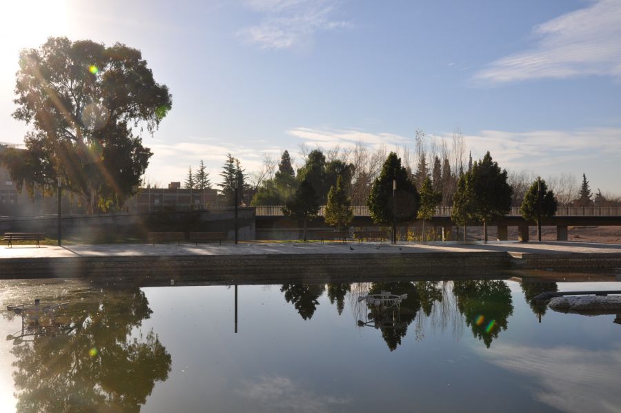 "RECORRIENDO EL PARQUE CENTRAL DE MENDOZA" de Jose Alberto Vicente