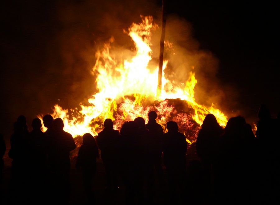 "mudos testigos del fuego" de Dante Escudero