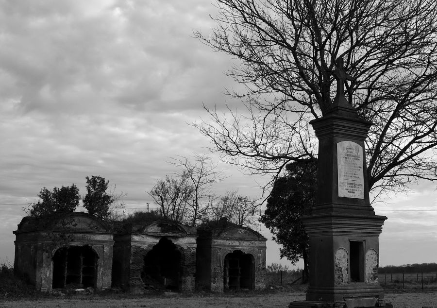 "cementerio muerto" de Richard Table