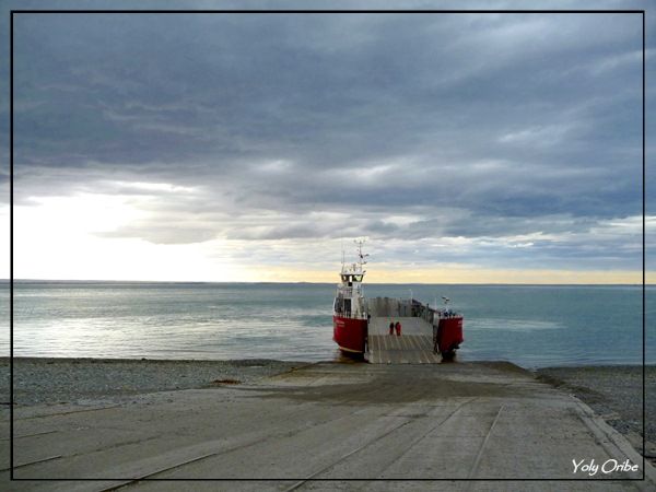 "transbordador en el Estrecho de Magallanes" de Yolanda Isabel Oribe