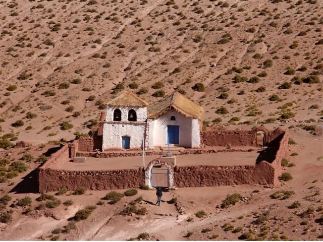 "Iglesia en la nada" de Abel Diaz