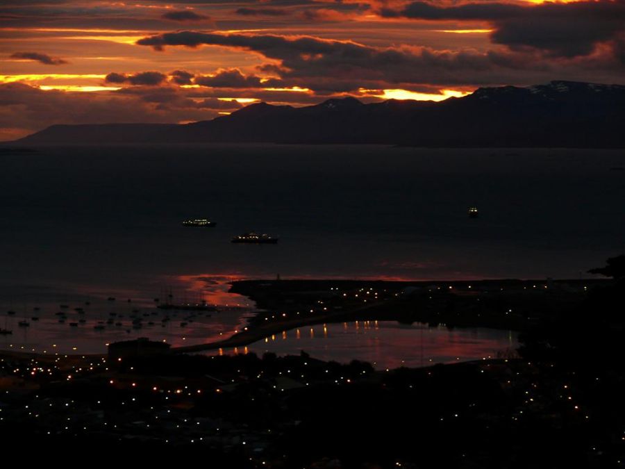 "Amanece Ushuaia" de Mario Abad