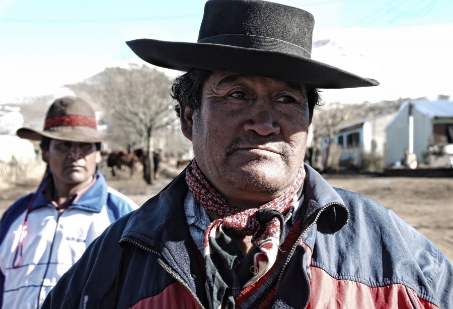 "`Bajando de la cordillera`" de Jorge A. Cceres