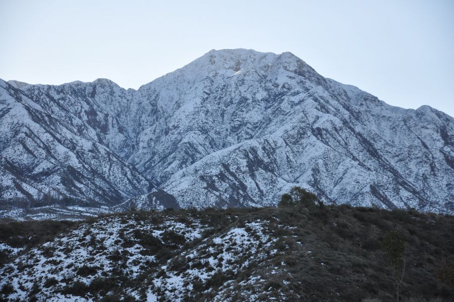 "`LAS CUMBRES NEVADAS EN EL ATARDECER`" de Jose Alberto Vicente