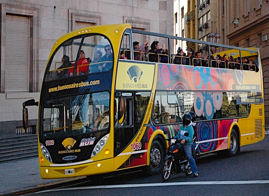 "Bus Turstico" de Nora Lilian Iturbide ( Noral )