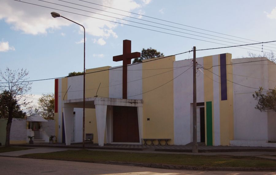 "Parroquia Maria Auxiliadora." de Romina Esponda