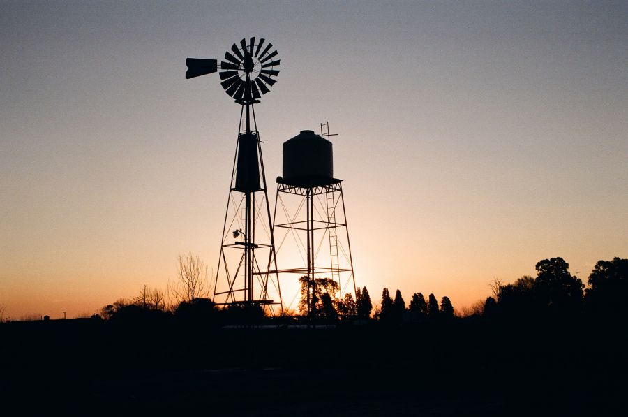 "Molino al atardecer" de Juan Zarranz