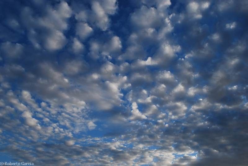 "Nubes, sobre Mina Clavero, Cordoba" de Roberto Garcia