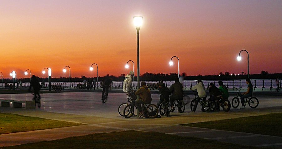 "Rosario, bicicleteada nocturna" de Nora Lilian Iturbide ( Noral )