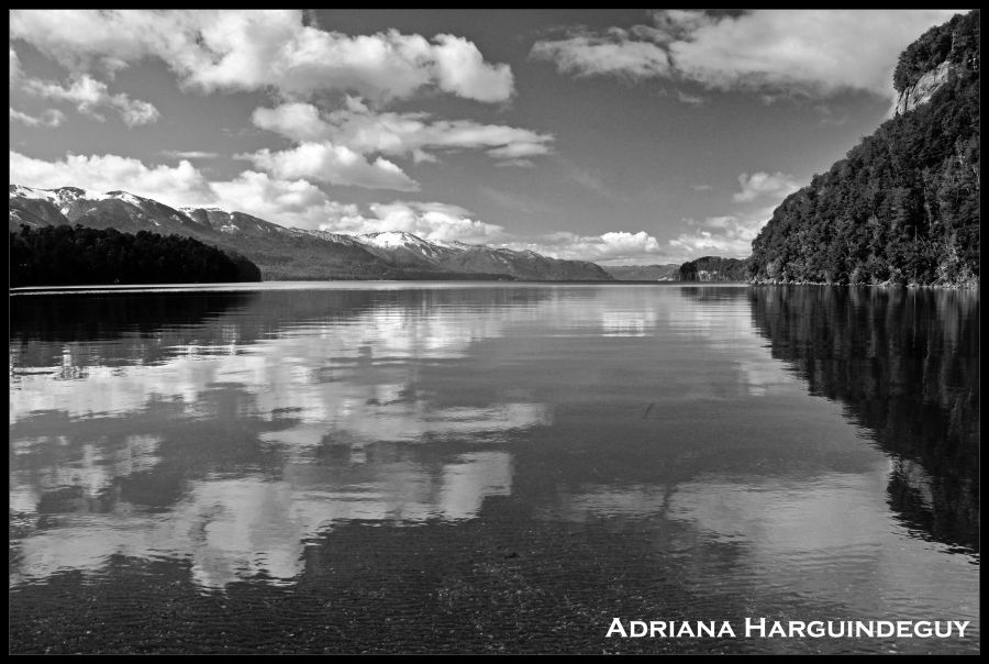 "Nubes en Nahuel Huapi" de Adriana Harguindeguy