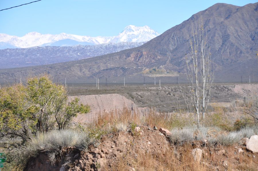 "Vista del VOLCAN TUPUNGATO y su entorno" de Jose Alberto Vicente