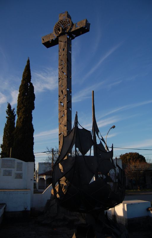 "Escultura en hierro,en Nogoya." de Romina Esponda