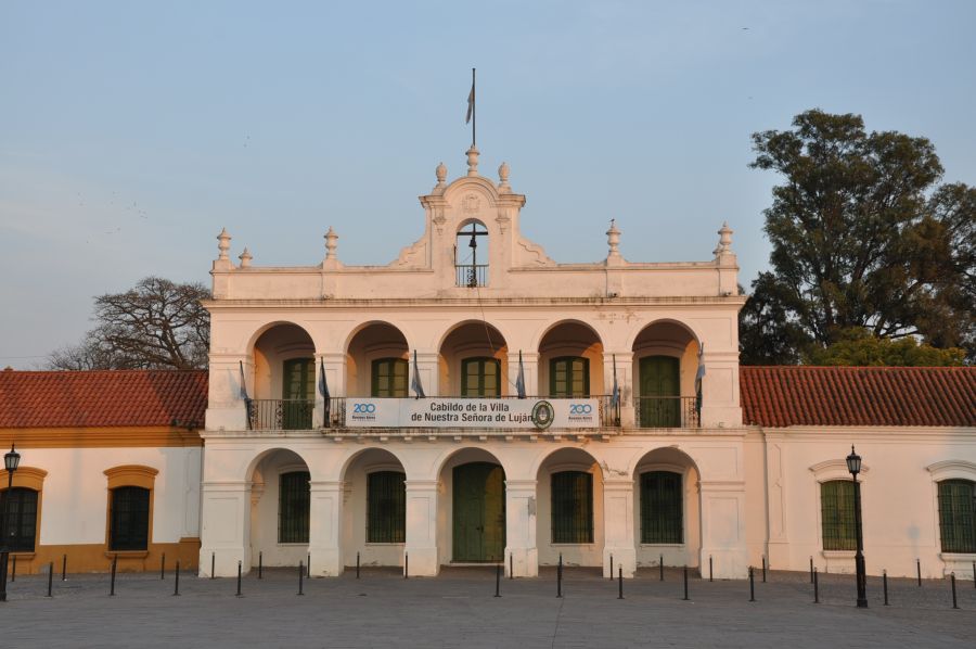 "`EL ANTIGUO CABILDO DE LUJAN`" de Jose Alberto Vicente