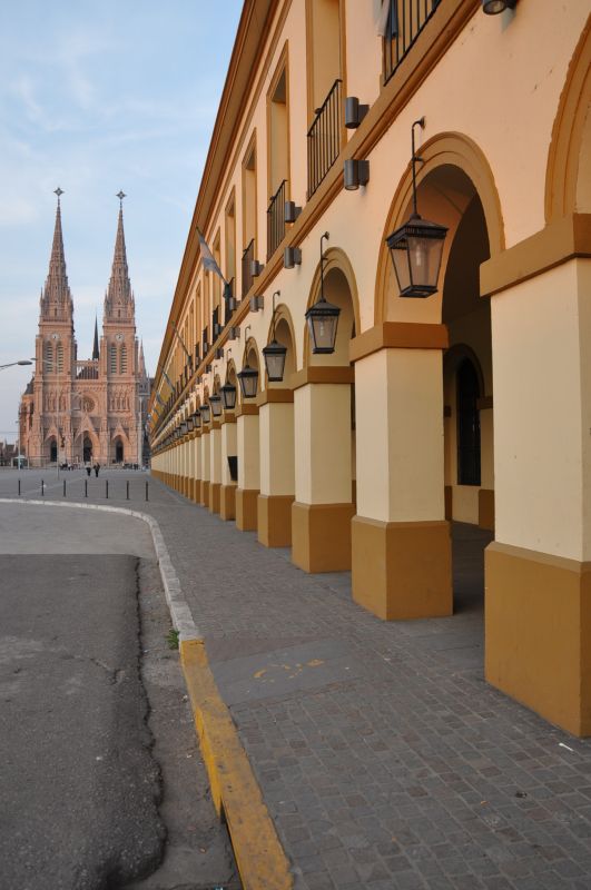 "CAMINO A LA BASILICA" de Jose Alberto Vicente