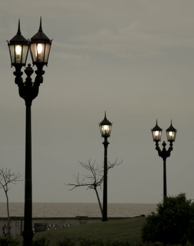 "Farolas de Buenos Aires II" de Ricardo Alfredo Borthwick