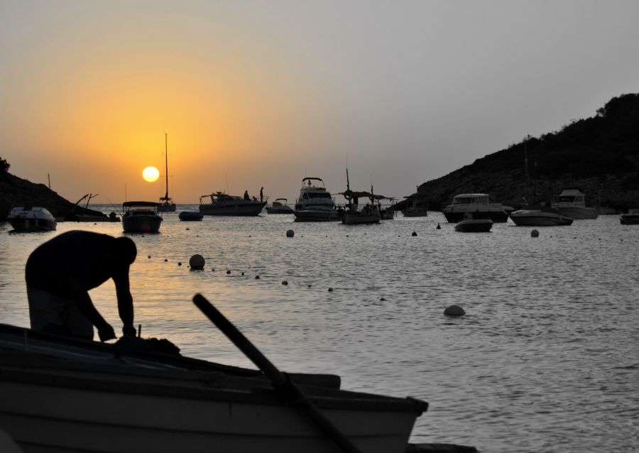 "Pescador recogiendo las redes." de Silvia Fernndez