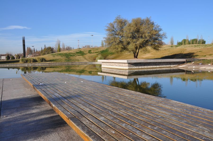 "PARQUE CENTRAL MUNICIPALIDAD DE MENDOZA" de Jose Alberto Vicente