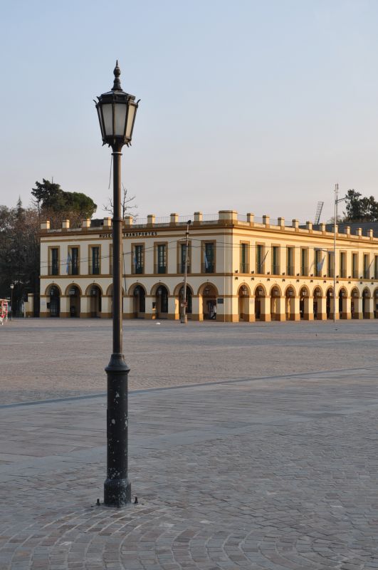 "PLAZA MAYOR DE LUJAN" de Jose Alberto Vicente