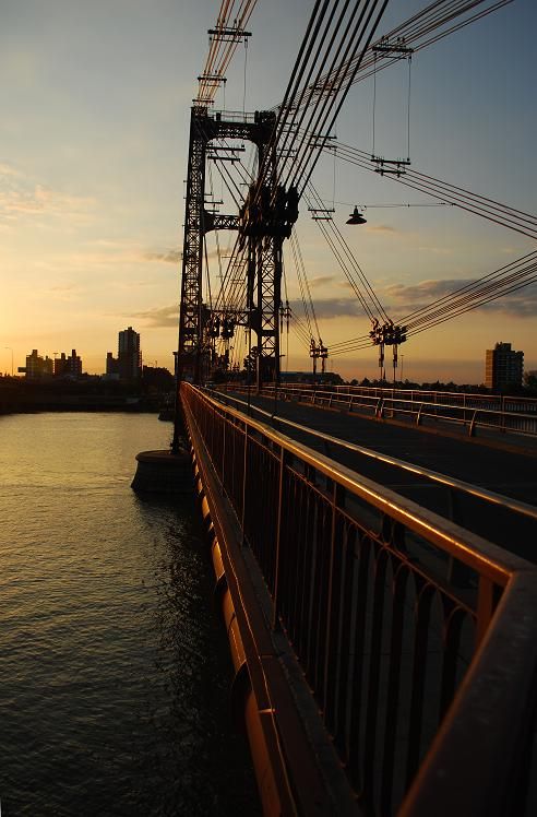 "Atarceder en el puente colgante!" de Paola Segade