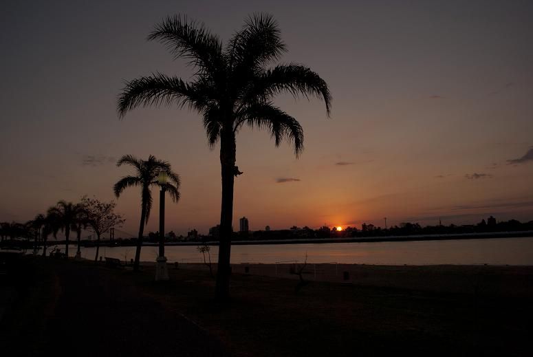 "Atardecer en la costanera" de Paola Segade