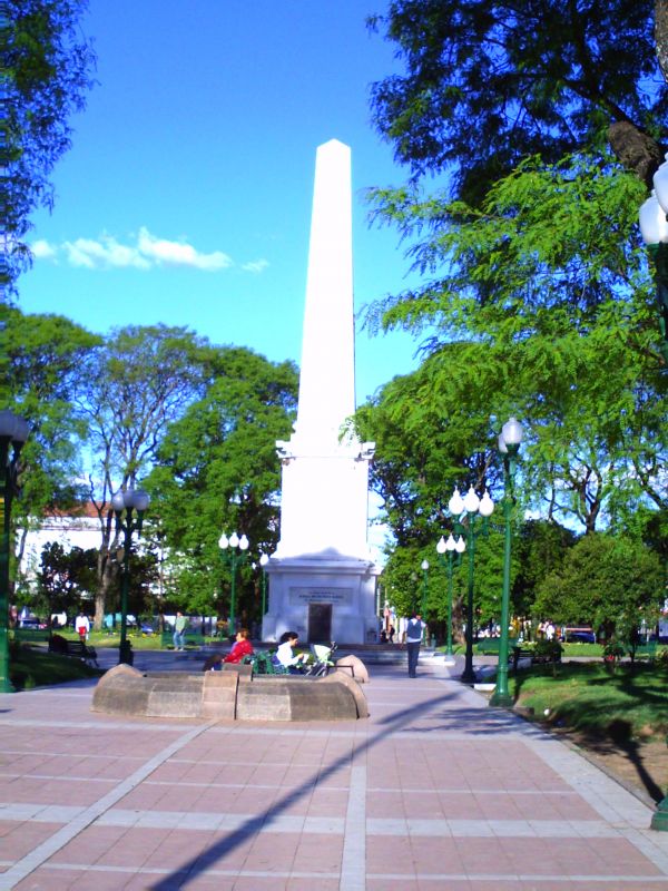 "Plaza Gral Ramirez" de Arnoldo Ripoll