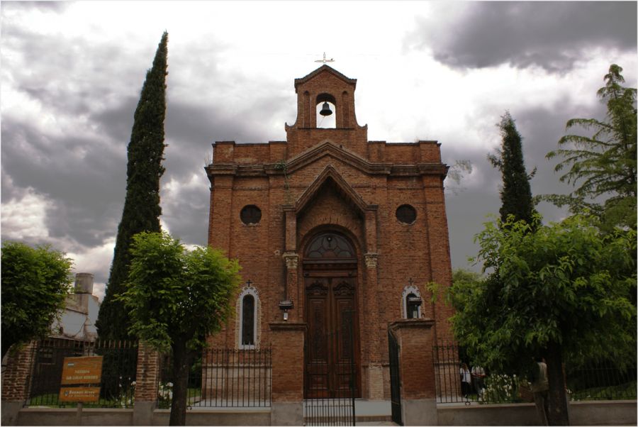 "IGLESIA DE PUEBLO" de Ruben Ibarrola