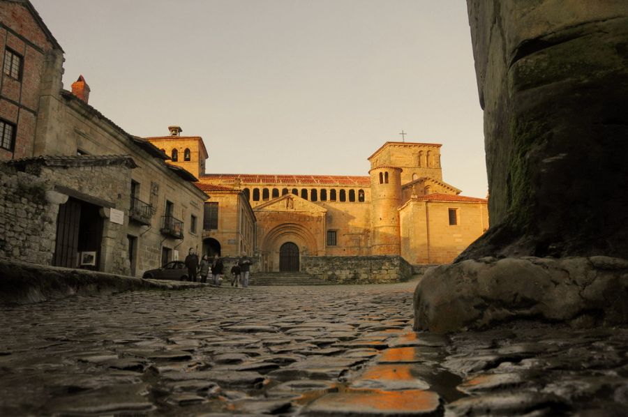 "Santillana del mar. la colegiata." de Rafa Lanuza