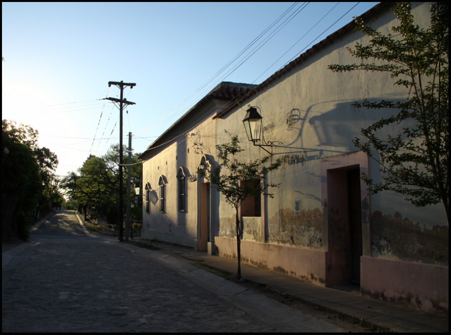 "calles de TulumbaI" de Gabriela Domato