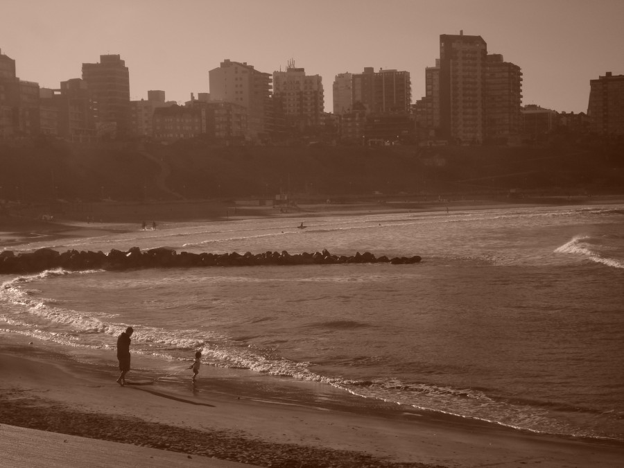 "Playa de Noviembre" de Gisela Duque