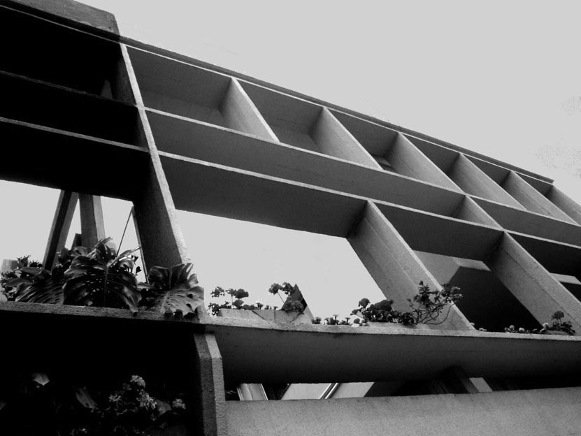 "balcones,flores,cielo" de Vernica Dana