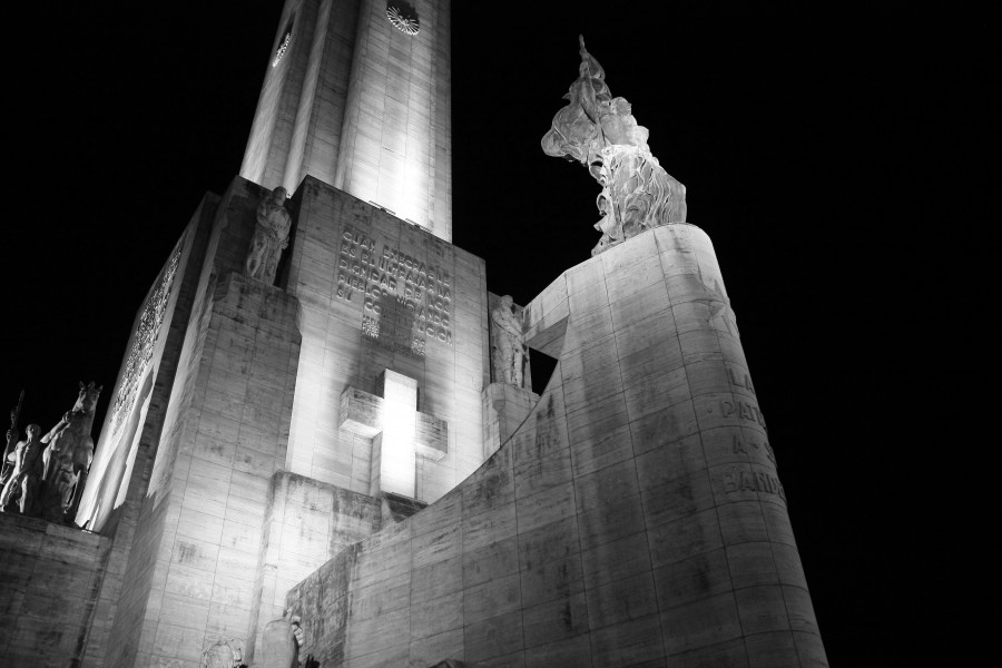 "Vista del Monumento" de Jorge Rafael Bernigaud