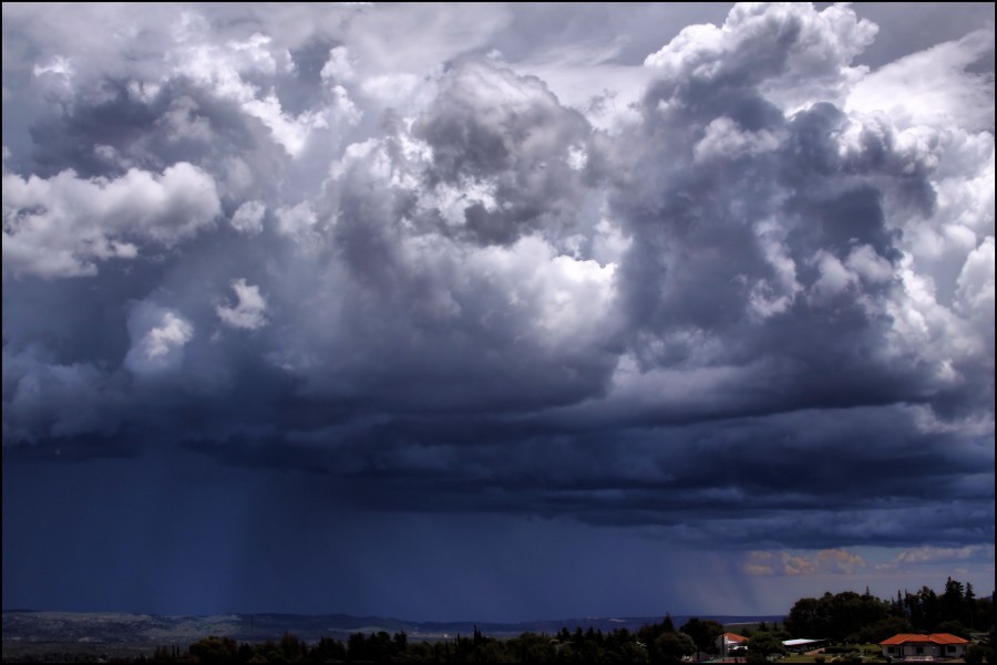 "lluvias lejanas." de Mario Tizn