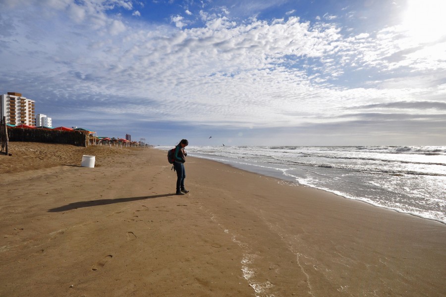 "Entre el Mar, el Cielo y la Tierra, m compaera!" de Hernan Imori