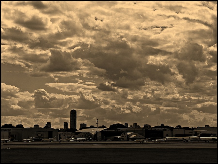 "Silueta de Aeroparque" de Alberto Elizalde