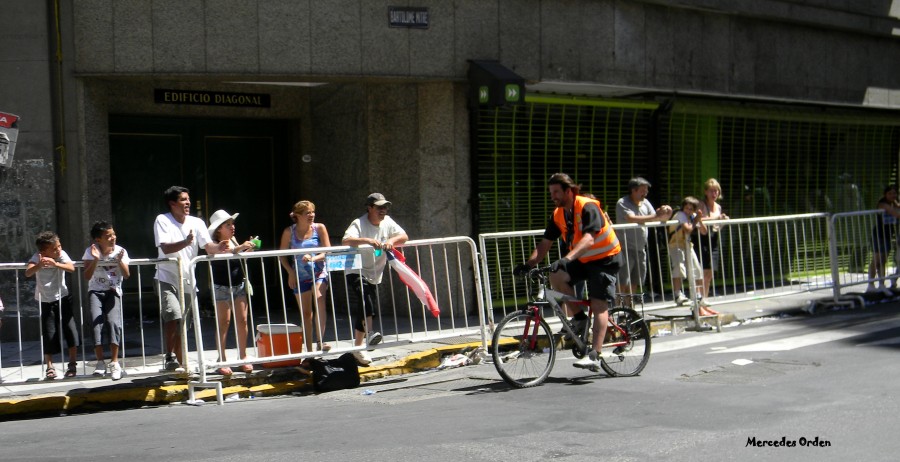 "Eduardo, de ac salieron las bici!!!" de Mercedes Orden