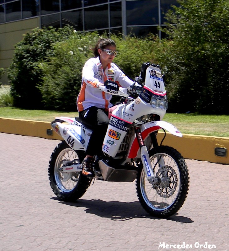 "damas en el Dakar I" de Mercedes Orden