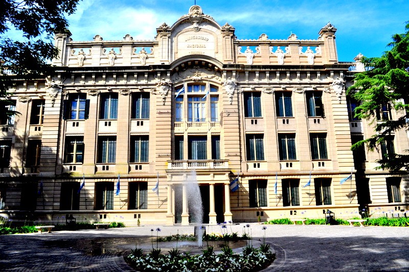 "el gran colegio nacional" de Juan Gaston Rodriguez