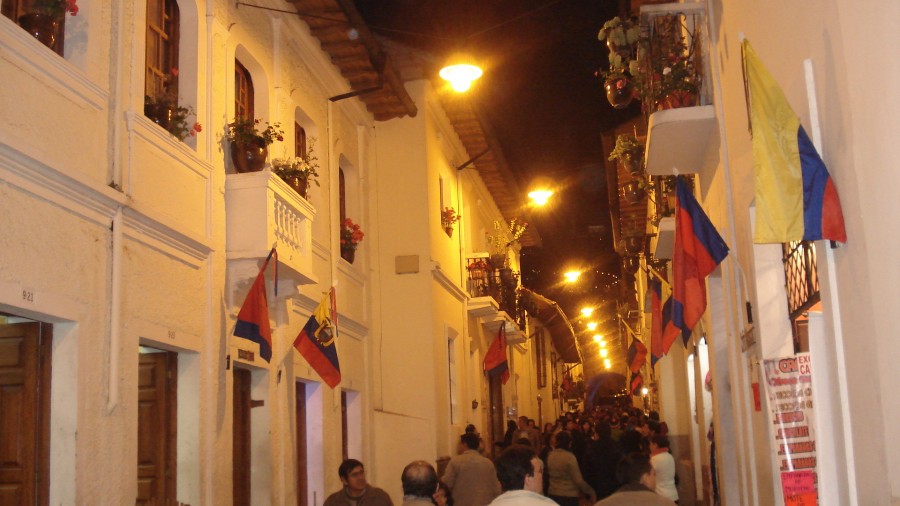 "Paseando en La Ronda , en Quito" de Alberto Rodolfo Dillon