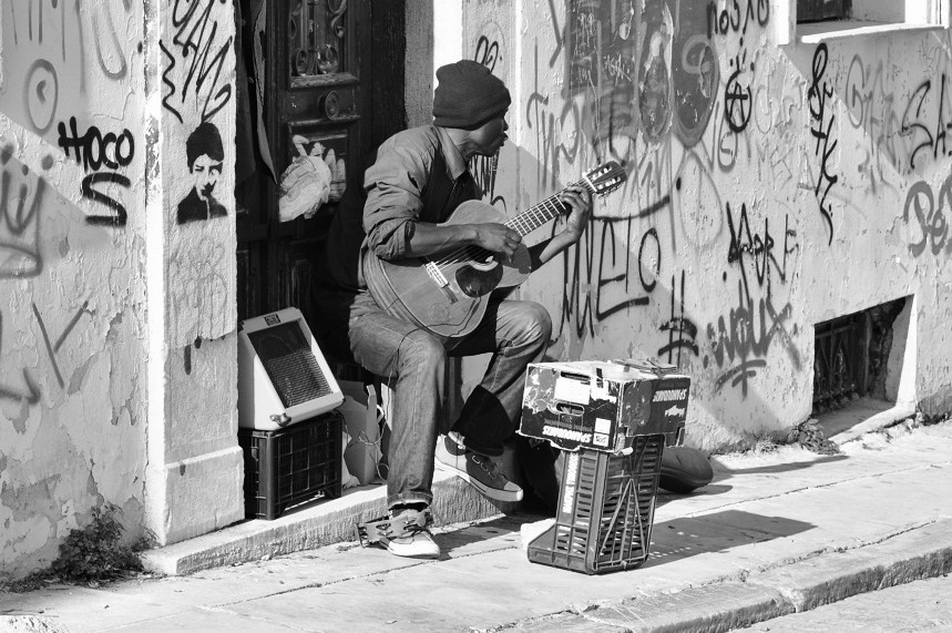 "el guitarrista" de Victor Houvardas