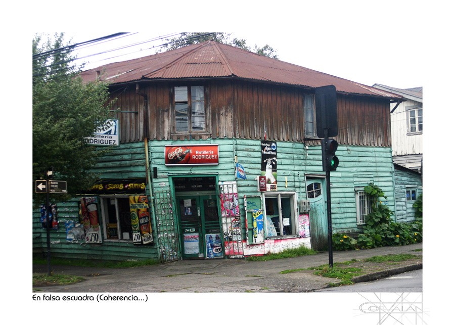 "Falsa escuadra. Osorno, Chile" de Silvia Corvaln