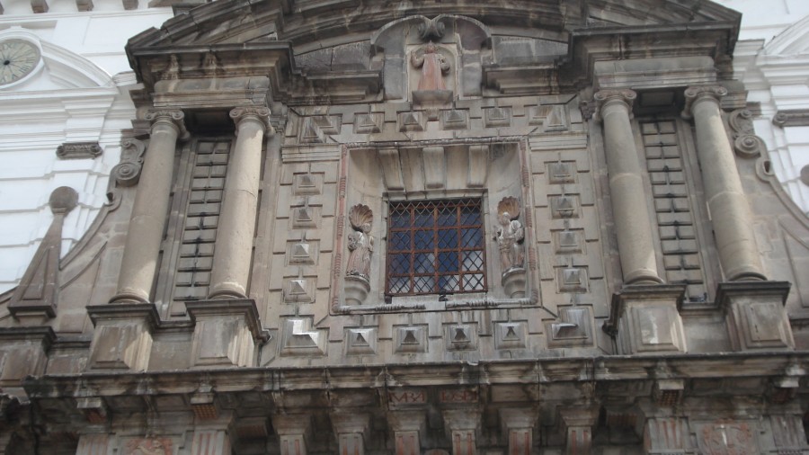 "Arquitectura Colonial Espanola en Quito" de Alberto Rodolfo Dillon