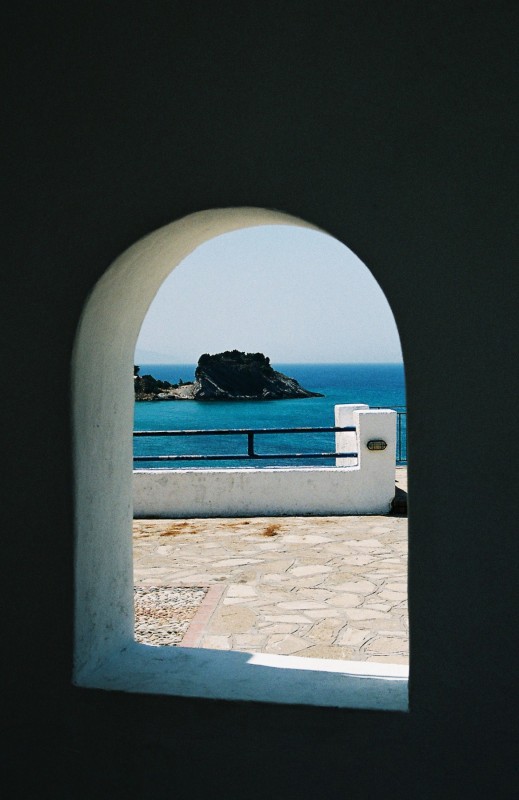 "la ventana" de Victor Houvardas