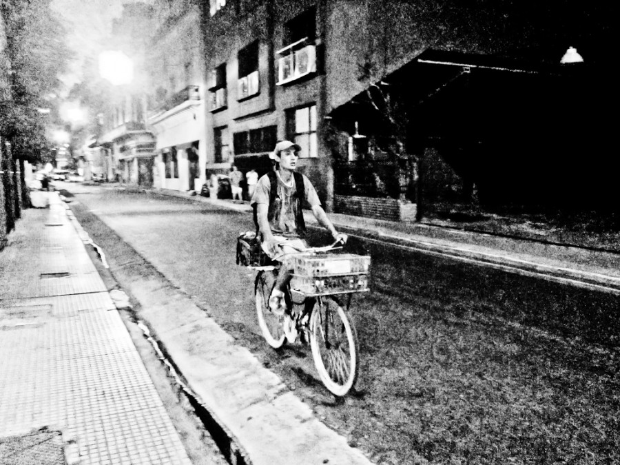 "Volver en Bicicleta" de Gregorio Donikian
