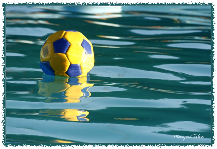 "il pallone e andato in acqua" de Maria Cristina Silva