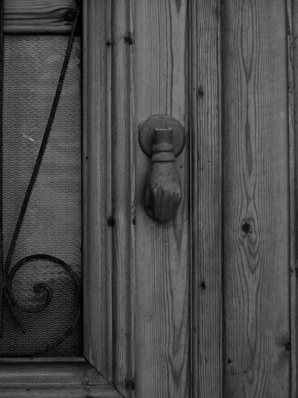 "la puerta" de Victor Houvardas