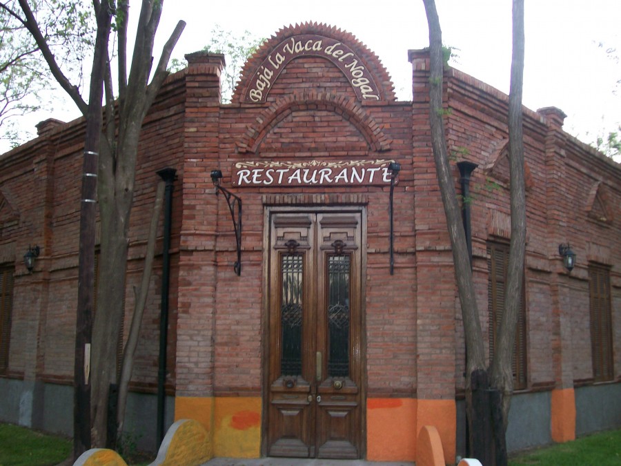 "restaurant en vieja esquina" de Simon Medina