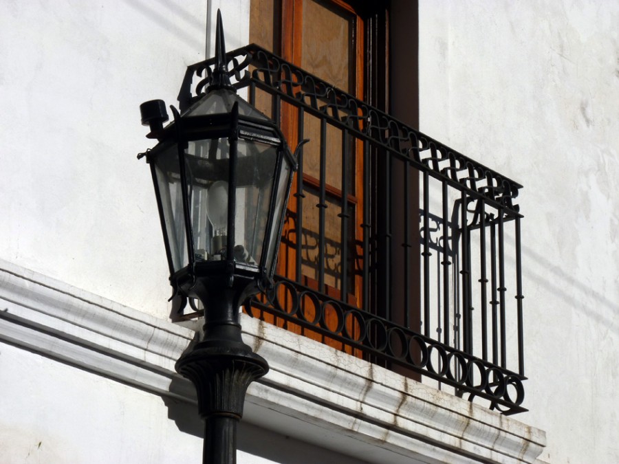"iluminando el balcon..." de Mariano Diaz