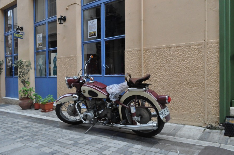 "vieja motocicleta bmw" de Victor Houvardas