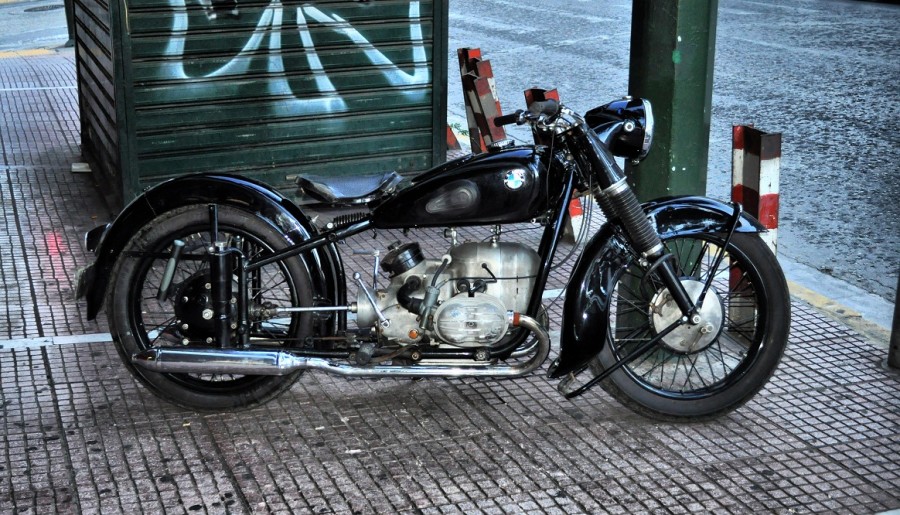 "vieja motocicleta bmw 2" de Victor Houvardas