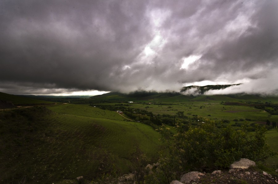 "Recorriendo el valle" de Guillermo H. Buchholz